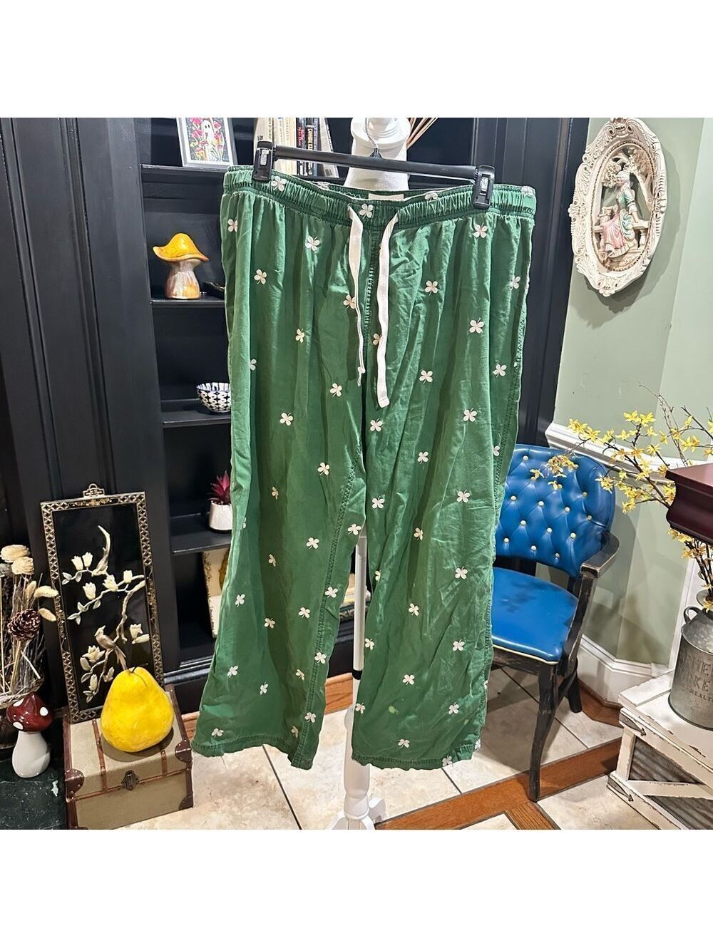 American Eagle Green Floral Embroidered Lounge Pants Size XL
